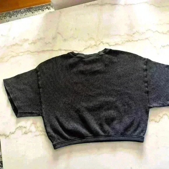 Aerie and Pink. Set of 2 cropped tops. Women’s size S and M. - Picture 4 of 7